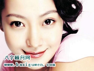 两条眉毛之间的距离宽窄