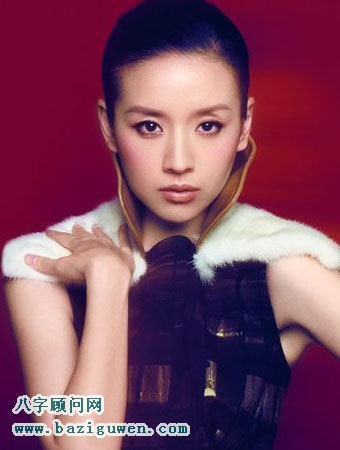 董洁八字夫妻宫被冲