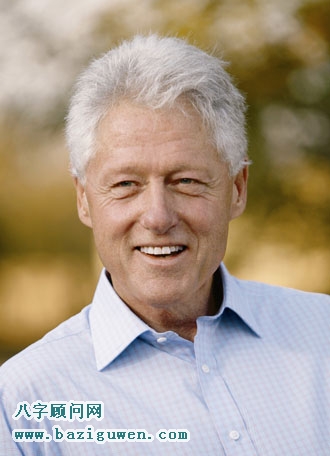 克林顿八字日坐偏财